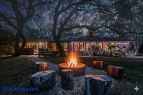 Riverside country retreat with easy access to all that Houston has to offer - Image 1