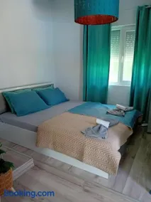 Villa Toni Mediterranean Family Lake Retreat - Image 3