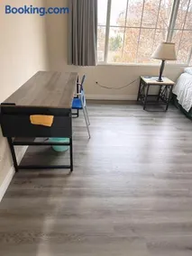 Big quiet bedroom - Image 4