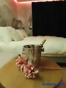 T2 Luxe Canet - 50m plage - Séjour romantique & Love room - Image 5