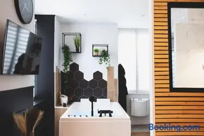 LOVE ROOM, La Douce Angevine - Image 1