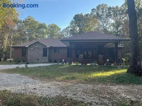 Quiet Forest Vacation home on a Private Road with Spacious Patios, Fire pit, Pet friendly and a Private pool - Image 3