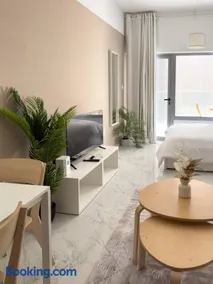 Stylish Studio Apartment Masdar Near Airport - Image 2