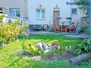 Apartment with a garden - Image 1