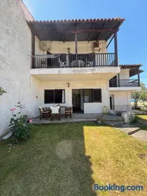 A few meters from the sea - Image 1