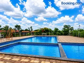 Royal Villa Resort - Image 1