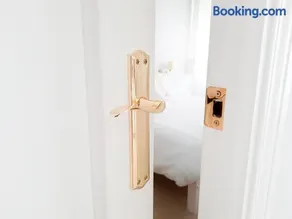 Sevilla Suite Torre Triana, parking free gratis! - Image 3