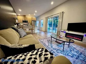 Island Coastal Retreat - Image 4