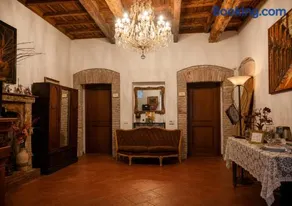 LA MORA Exclusive - Image 1