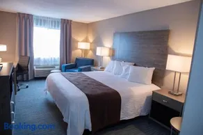 Lomira Inn and Suites - Image 3