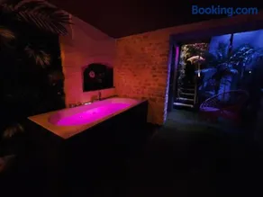 La Bayeuzen - La Tropicale - Love Room - Image 3