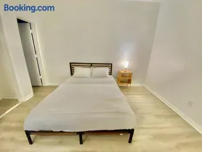 Modern Garden Suite Luxury Apartment - Image 1