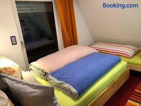 Aussichtszimmer mit modernem Glasbad und Balkon - Image 4