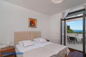Luxury Rooms Near the Beach - Image 2