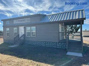 066 South Rim Grand Canyon Tiny Home Sleeps 8 - Image 4