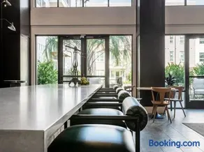 Contemporary Comfort Near The Woodlands - Image 2