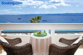 Amazing Waterfront Apartments - Image 2