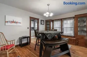 Lakewood Bed & Biscuit - Pet Friendly - Mins to LKWD Park - Image 3
