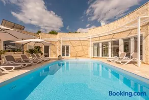 Familienfreundliche Villa mit Terrasse, Grill und privatem Pool | Haustiere sind willkommen - Image 3