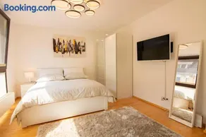 Exklusive 1-Zimmer-Wohnung in KA-Stadt - Image 1