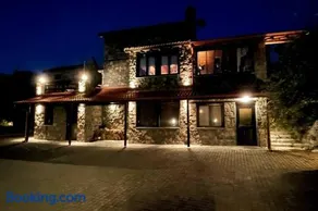 Blessings Chalet στον Παλαιό Άγιο Αθανάσιο με Τζάκι, Barbeque, μεγάλη αυλή και υπέροχη θέα - Image 2