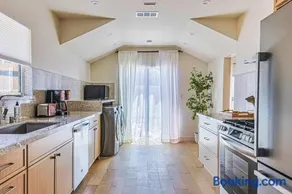 Los Feliz Beautiful Villa w Jacuzzi Sauna - Image 3