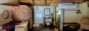 Khaya Guesthouse - Image 4