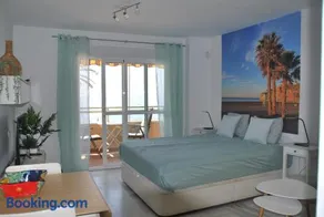 Studio 1 - Sea front - Image 2