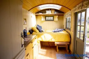 Little Plovers Shepherd Hut - Image 4