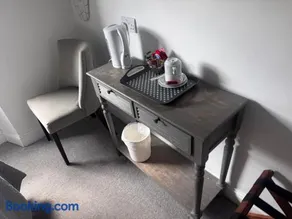Duplex 2BR with Private Parking - Image 4