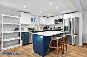 Modern West Seattle Suite - With AC - Sleeps 6 - Image 2