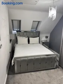 2 bedroom Modern House - Image 2