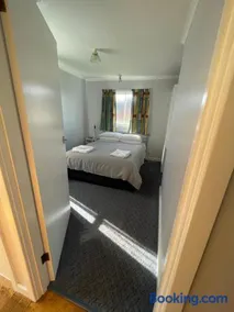 Orford Prosser Holiday Units - Image 2