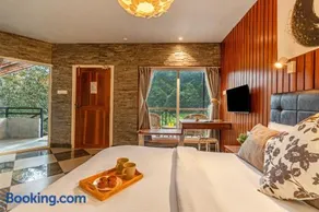 Alaya Stays Kayyath Valley 4-BHK Villa With Scenic Mountain View , Private Outdoor Pool, Gym And In-House Tea Garden - Image 1