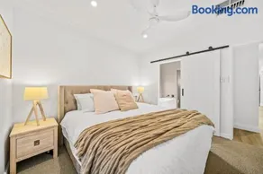 Short Stay Sanctuary - Close to airport - Image 3