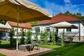 Villa Garden - Image 2