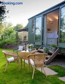 GoldenValley Shepherd's Hut - Image 2