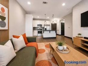 Luxury Keller Retreat, Pool, Gym, Wi-Fi and Balcony - Image 4