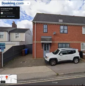 Conveniently located 3 bed spacious home for couples, families and groups in Ipswich - Image 3