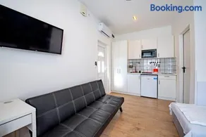 Chesscom Apartments - Image 3