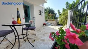 NIOS Luxury House & Studio - Image 1