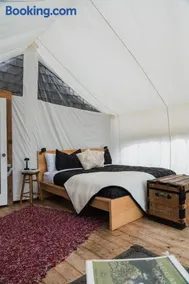 Lux Remote Glamping Hideaway - Image 4