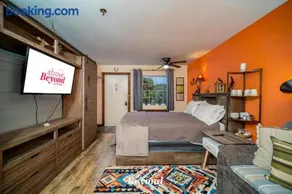 Sunset Trails Cozy Clean Condo minutes to SDC! Amazing Deal! - Image 2