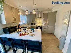 Mackets House - Hunts Cross - Sleeps 7 -Parking - Image 3