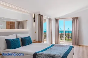 Q Ella Beach Hotel - Image 2