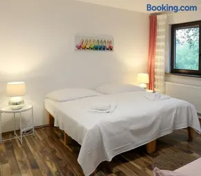 10 min subway U-Bahn to Marienplatz 130 m2 - 4BR - 2Bath - Image 2