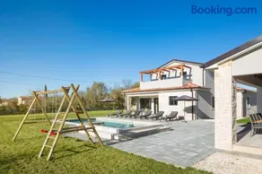 Villa Korat for 8 people near Pula with sauna & children playground - Image 4