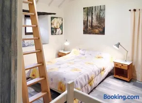 Maison cosy avec vue sur la montagne à Dompnac, cheminée - Image 2