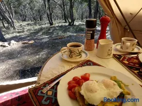 Macedon Ranges Glamping with kangaroos - Image 4