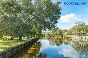 Stunning Waterfront Rental Property with Private Dock and Pool - Image 2